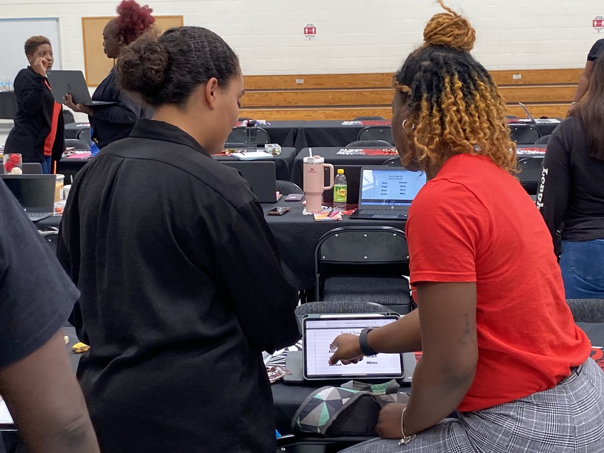 7BK_Senn's tweet photo. Facilitated District TPRI Training with our 1st &amp; 2nd grade teachers through explicit modeling of all three screeners, student-teacher rehearsal, &amp; dashboard exploration! Let’s practice like we play!
#CHMissionPossible @CMontLife @cedarhillisd https://t.co/CcdQHMA09v