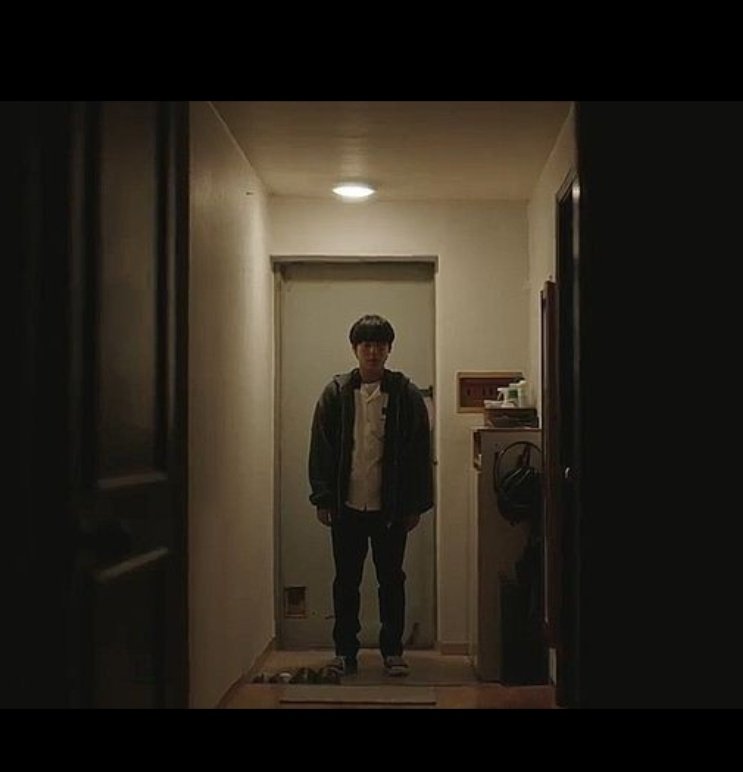 pinkkkpink1's tweet image. They were both so lonely😭
Both scenes having the dark background with the dim yellow light highlighting their loneliness is driving me insane😭
#WeakHeroClass1 #atadistancespringisgreen