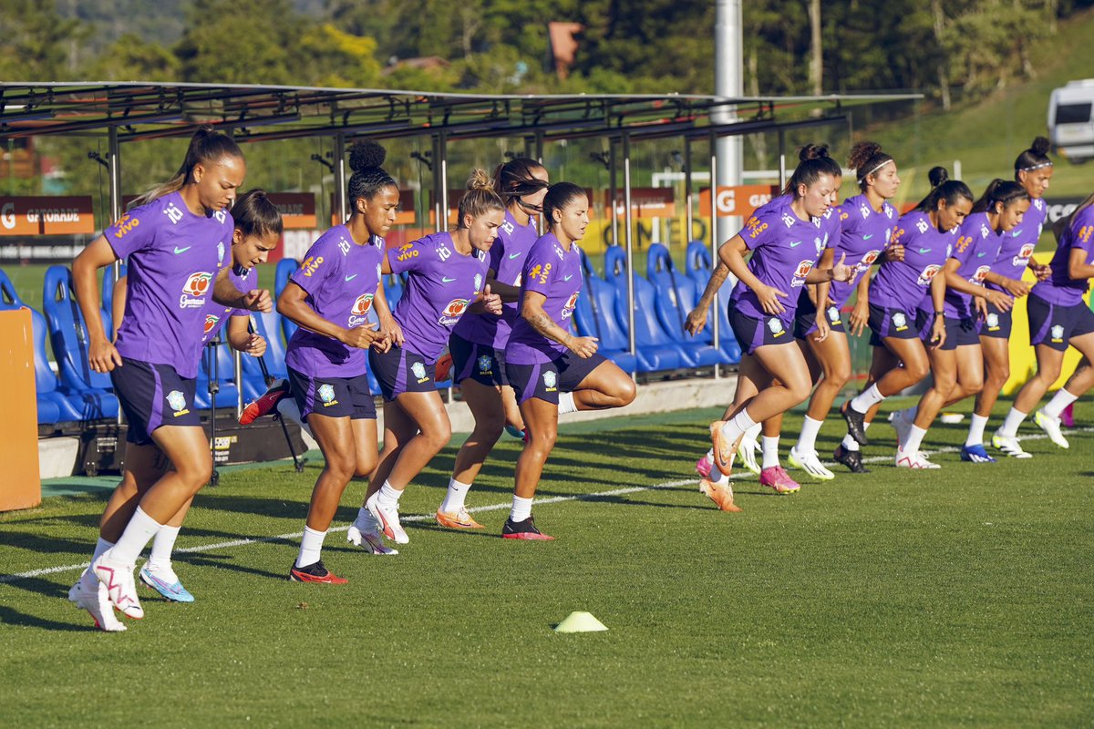 SelecaoFeminina's tweet photo. Mais um dia de treinamento na Granja Comary concluído! Vamos juntas! 🇧🇷

📸 Fabio Souza / CBF https://t.co/yBzoexyiTG