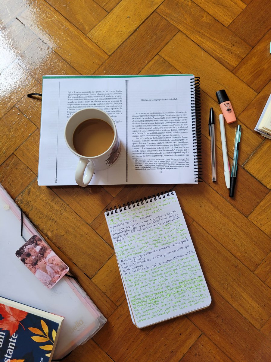 throughthetae's tweet image. um monte de cafe e um monte de palavra