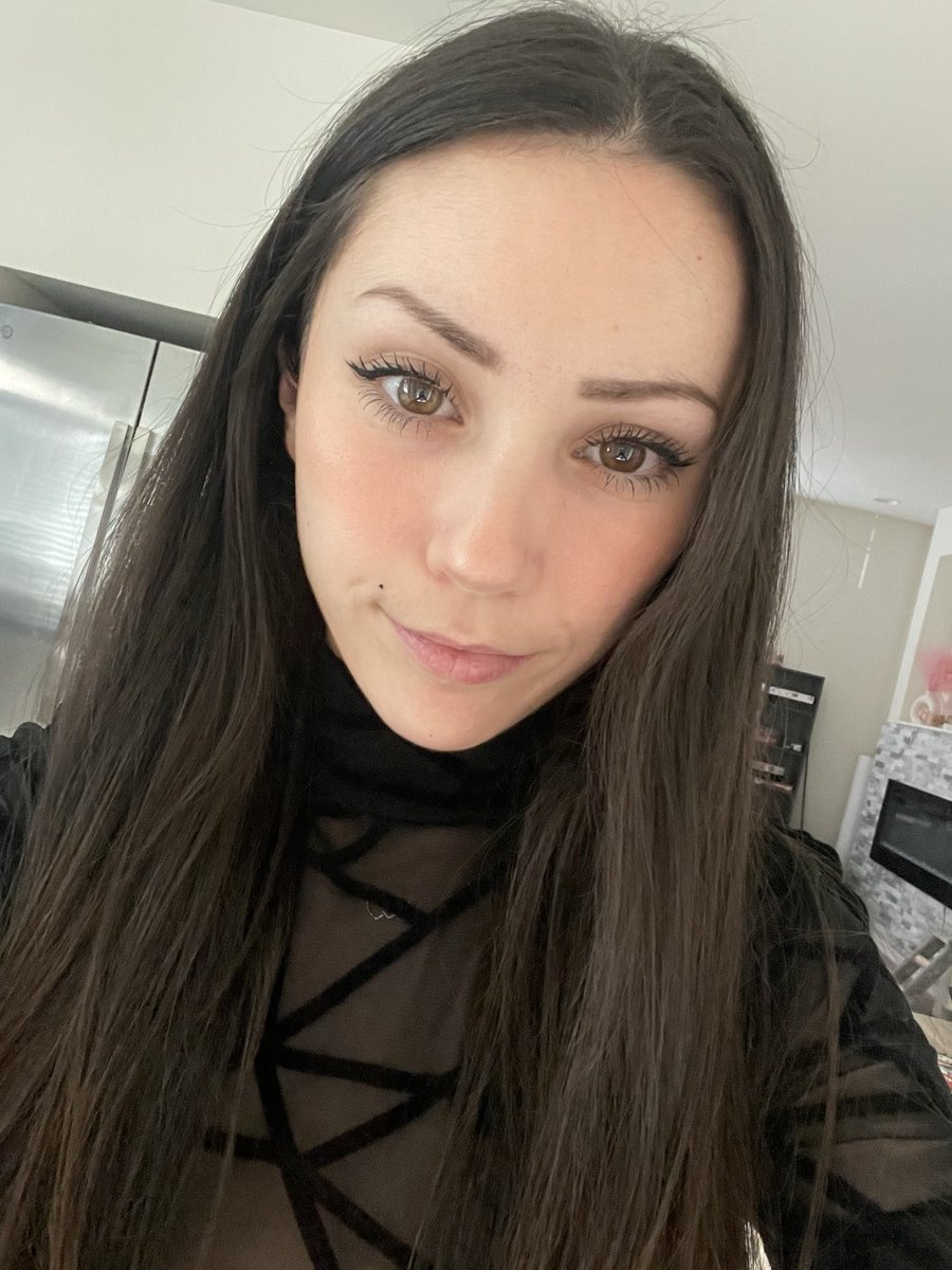 LexiASMR's tweet image. Hi, stupid. 🫶🏻