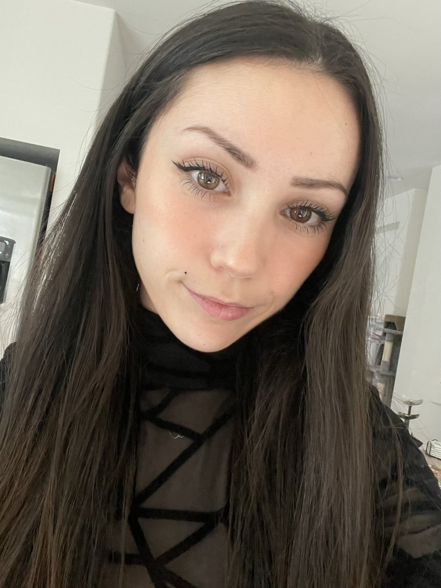 LexiASMR's tweet image. Hi, stupid. 🫶🏻