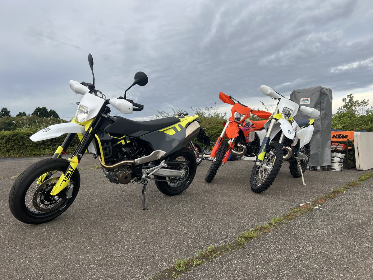 皆様おはようございます！
イベントブース着々と準備進めております
風が強く、気温も低いので皆様暖かい格好で来ることをおすすめします！
 #関東オフモタMT