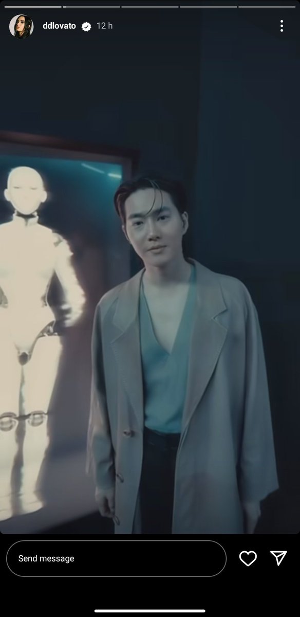 NOT SUHO ON DEMI LOVATO'S STORY?????