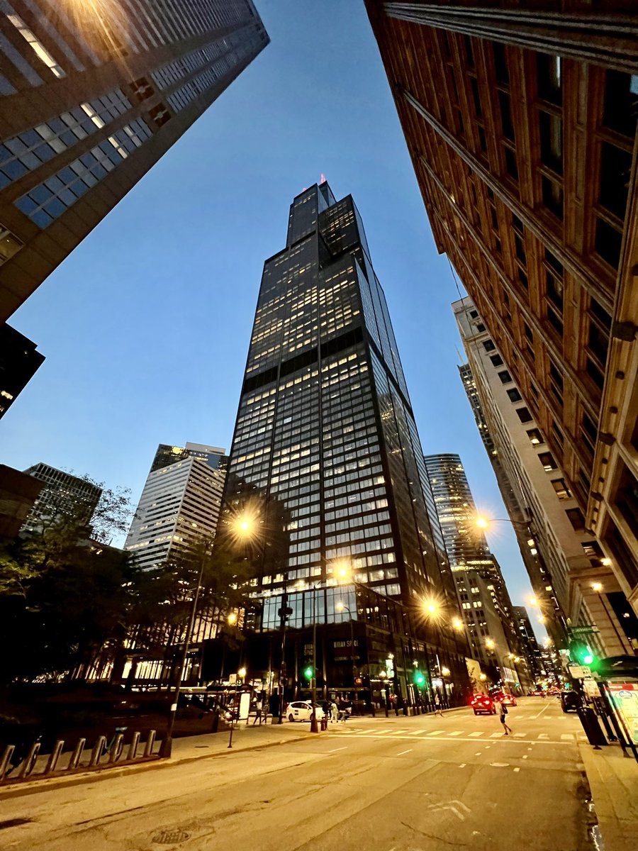 FotoBudz's tweet photo. Finally got to visit the #ledge on the 103rd floor of #WillisTower in #Chicago 9/18/23 8:30pm  
#bucketlist #skyscraper #tourism #dontfall #searstower https://t.co/qSoULTLtX1