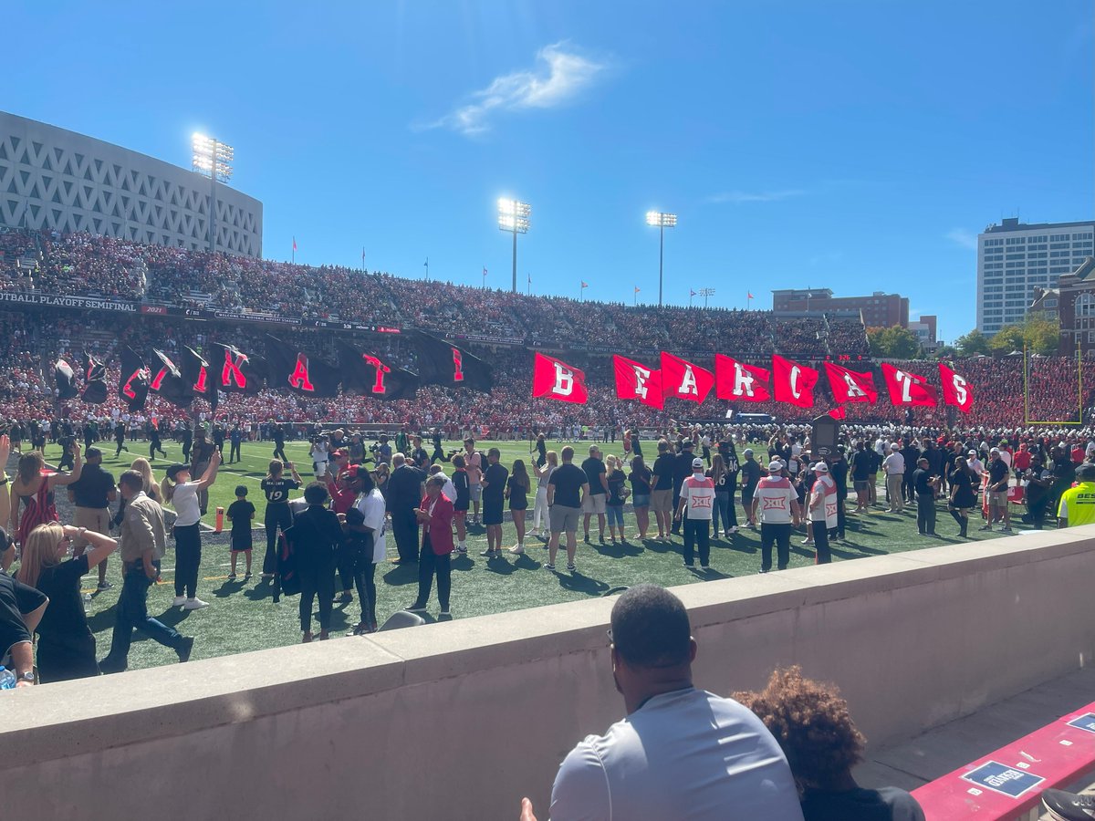 GrantBeerman's tweet photo. Had a great time at @GoBearcatsFB for the BIG 12 home opener!  Thank you to @CoachSattUC and @ZachGrantUC for a great visit today!  I can't wait to get back!

@Coach_Cass @UCGriff @OLBeastCoach03 
@DB_CoachCoombs @CoachB_BROWN
@CarolineTart_ @UC_Recruiting
@FrontOfficeNews @BearcatJournal