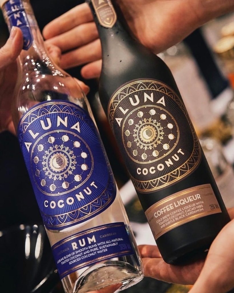 alunacoconut's tweet photo. When you’ve got your hands on something good!

Great to be at Leeds Rum Fest this weekend. Thanks to everyone who swung by.🥥🙏💙

📸 @studioeventsuk

#cocktails #rum #coconutrum #cocktailoftheday #lowsugar #mindful #vegan #rum #travel #flavoursoftheworld https://t.co/2UrdOA6mMl