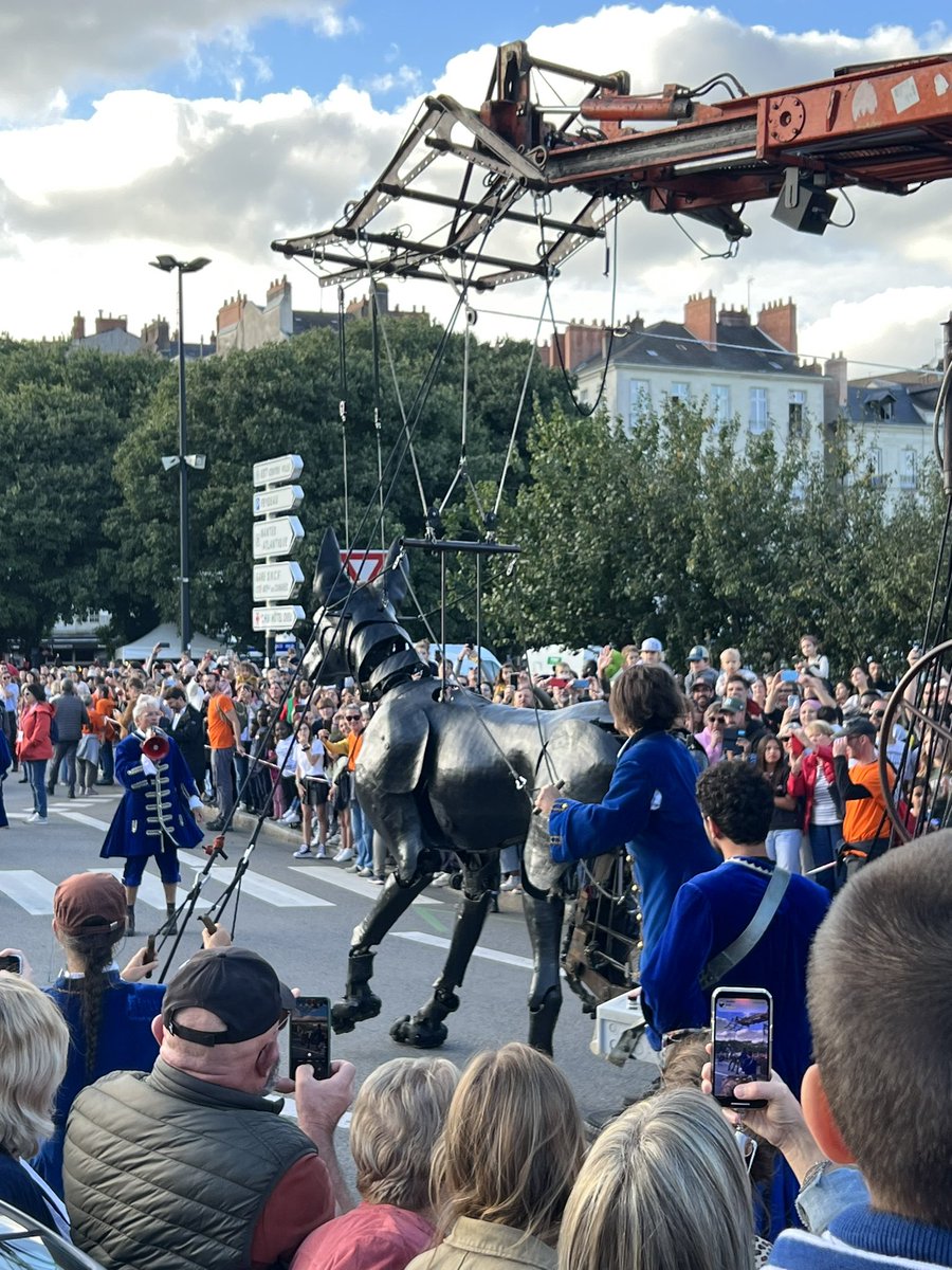 JeanClaudeRaux's tweet photo. #RoyaldeLuxe is back in Town ! Ce qui rappelle des souvenirs formidables du début des années 90, avec la véritable histoire de France, Cargo, …plus tard les géants. Et en 2023 ils reviennent à #Nantes avec #Xolo et #BullMachin. On ne s’en lassera jamais https://t.co/PPijz8EJCu
