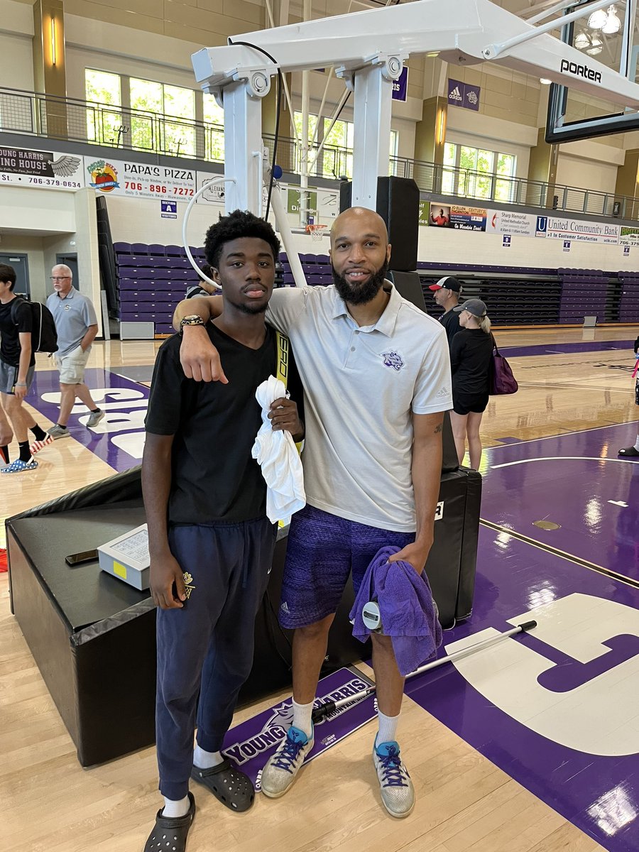 EmmanuelG333's tweet photo. Thanks for the invite from @YoungHarrisMBB what a great camp really learned a lot from there🔥🔥🔥 @GeorgiaShock @BasketHoopz @GoMVB https://t.co/MvLQXupBWo