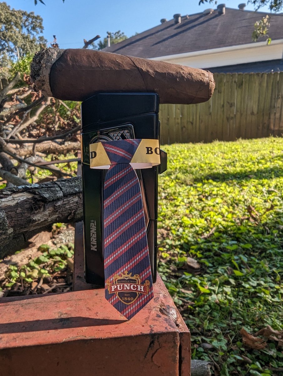 BluSmokeMag's tweet photo. #HappySaturday! I think these Dad Bod's from @punchcigars about ready. If you wait till the holidays they are definitely gonna be ready. How y'all doing? What y'all puffing on?
#CigarLife #CurrentlySmoking #GoodVibesOnly
@BluSmokeMag https://t.co/qqaGdi3b1L