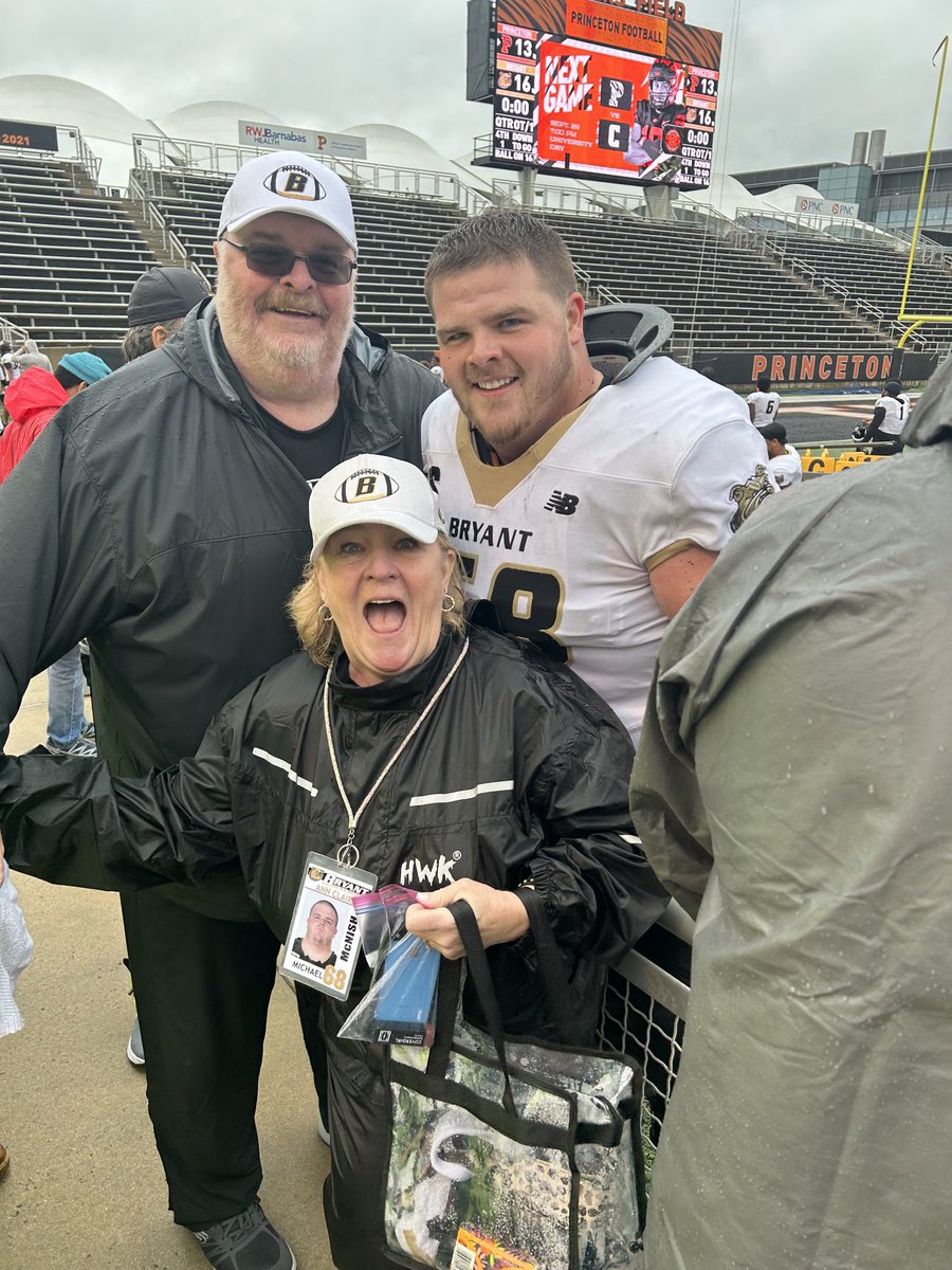 bmcnish76's tweet photo. We braved the elements &amp; the ⁦@BryantUFootball⁩ Bulldogs came up with an exciting OT win at Princeton!! So Proud of ⁦@mcnish_mike⁩ &amp; his teammates!!!  Also so thankful for my Brothers &amp; Several of my Old Teammates who were there to support Michael !! Go Bulldogs !! https://t.co/ih0BIz3Zrv