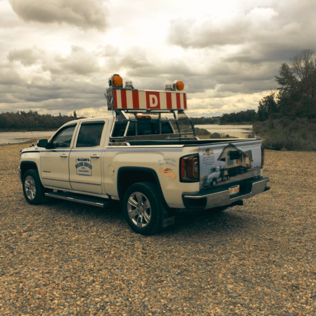 LightingQuest's tweet image. Happy First Day of Fall! 🍂 Whether you're sad to see summer go or excited for the new season, we've got your work light needs covered year-round. Are you ready for fall? Share your thoughts! #FirstDayofFall #SeasonChange #WorkLighting #AutumnVibes