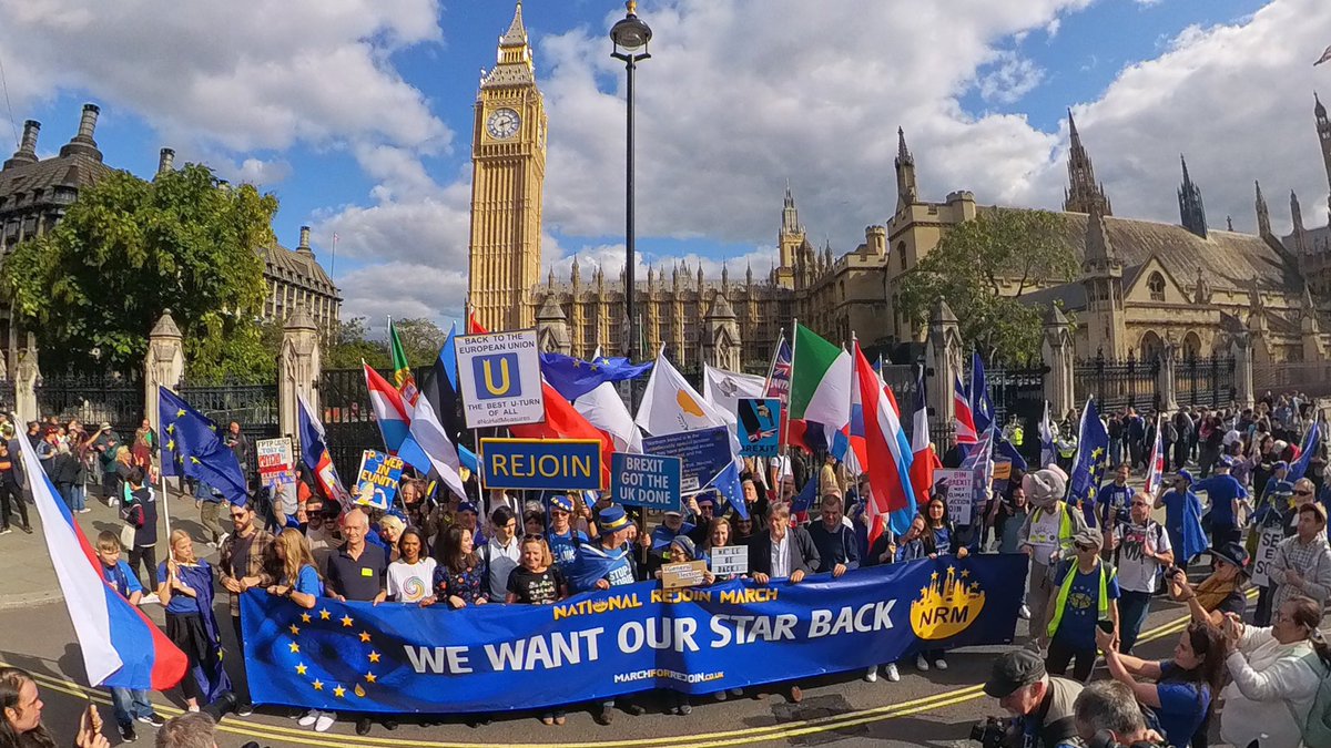 remain_central's tweet photo. Huge crowds in central London for the #RejoinMatch today.
62% of voters want to #Rejoin.
Politicians need to listen. https://t.co/lrLTVUOVzV