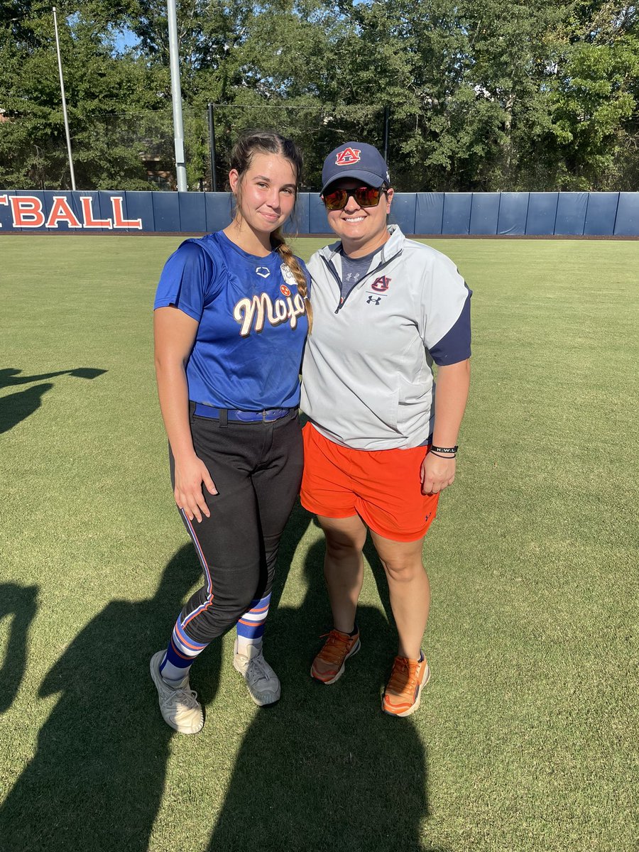 Had a great time at the @AuburnSoftball camp today. Thank you to @deanAU_TigersSB and @Emily5Car and the rest of the staff at Auburn for an amazing camp. Shout out to @annakw16 and @amelia62746659 for coaching us. Camp wait to get back on this beautiful campus.  #tigers #attack