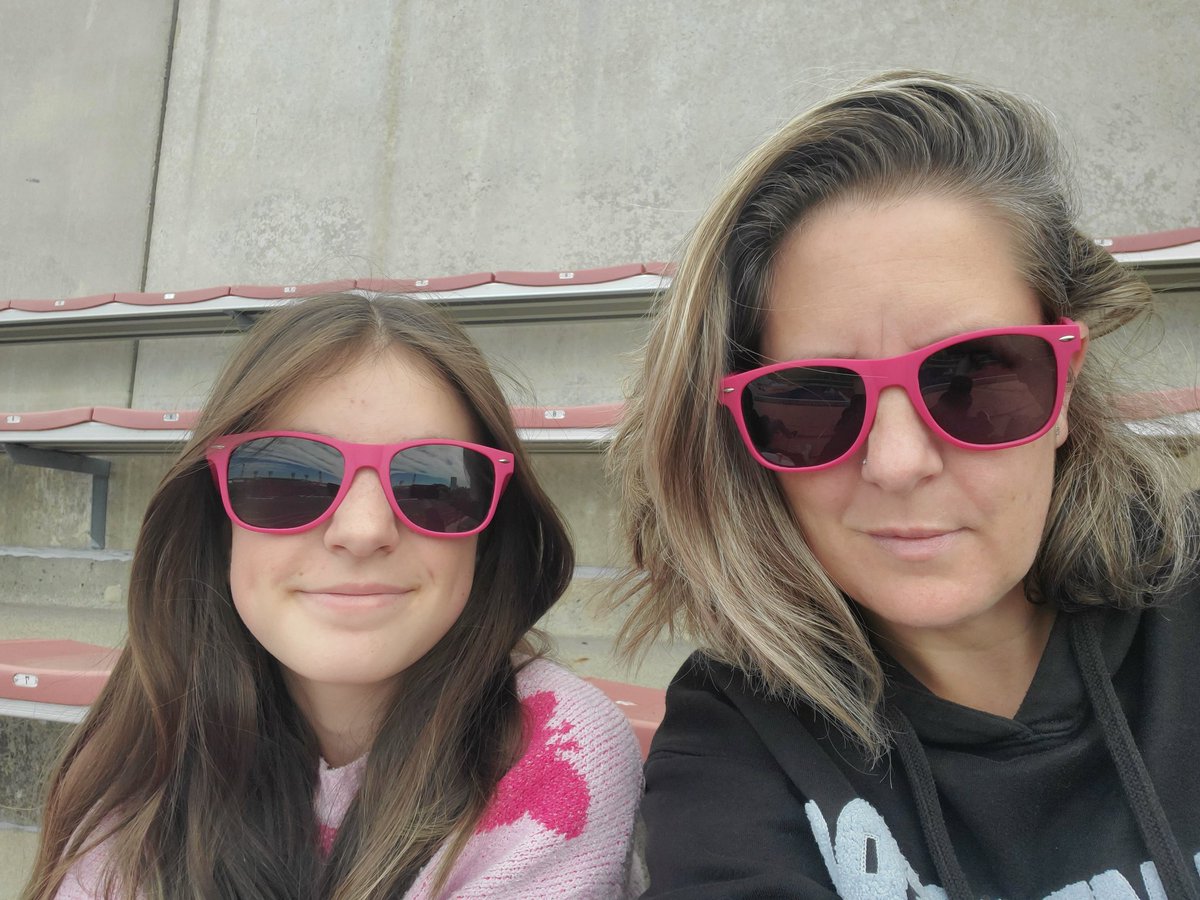 EdenCandice's tweet photo. @RoyaltyCanadian @BretHart It's brutal this year but the weather is great and I'm with my family ❤️ https://t.co/MuPdN4ChLe