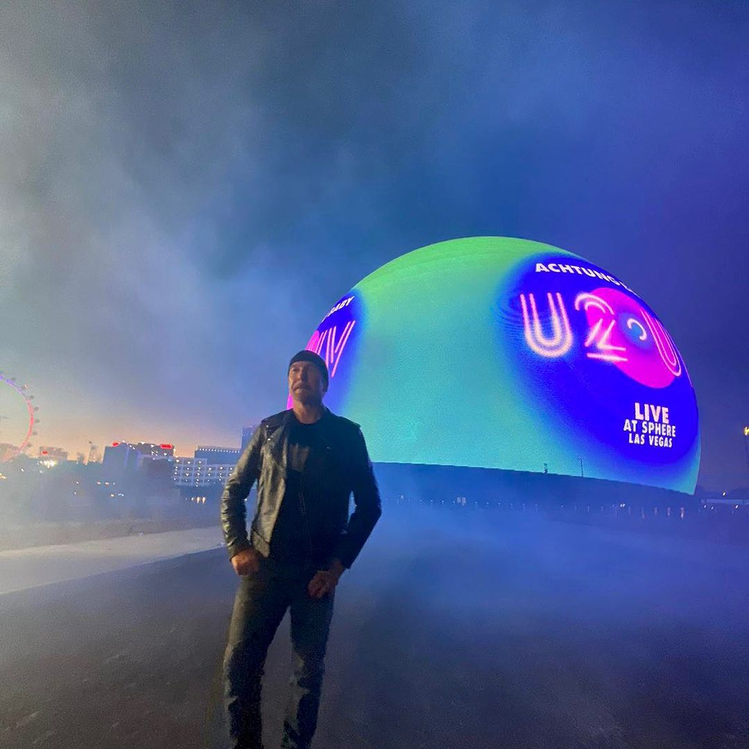 U2's tweet image. 6 Days. #U2UVSPHERE