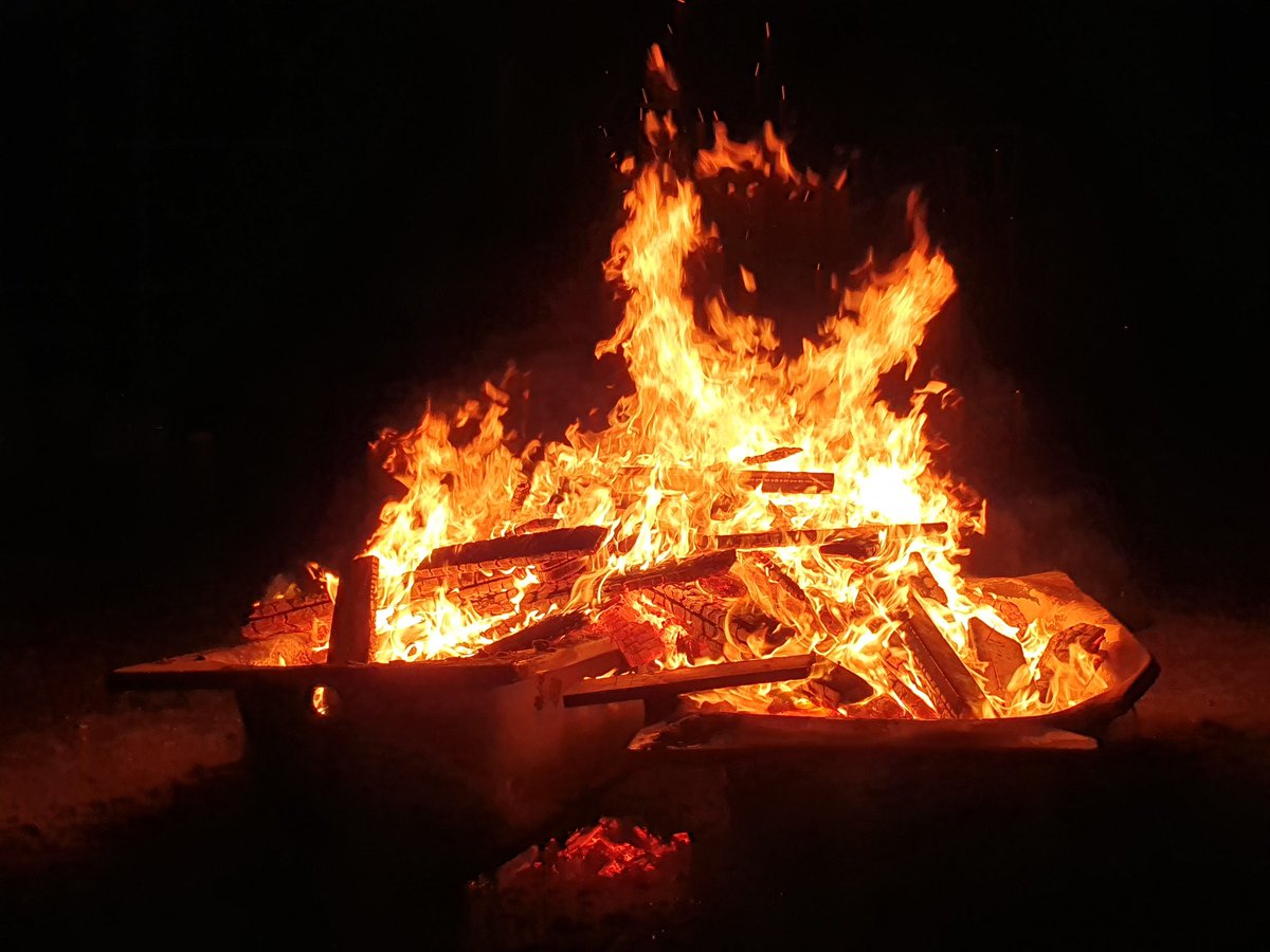 KathrinH19's tweet photo. ...irgendwas mit Feuer der Leidenschaft https://t.co/5hRCunMpQ0