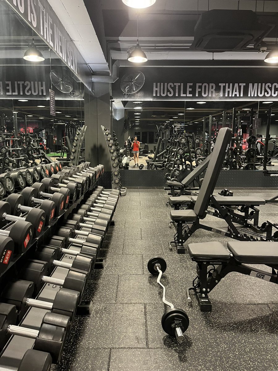ItsElleCheron's tweet photo. I love 5am gym on weekends.

Why?

Cuz everybody is sleeping in. https://t.co/Z3PNQTLGWf