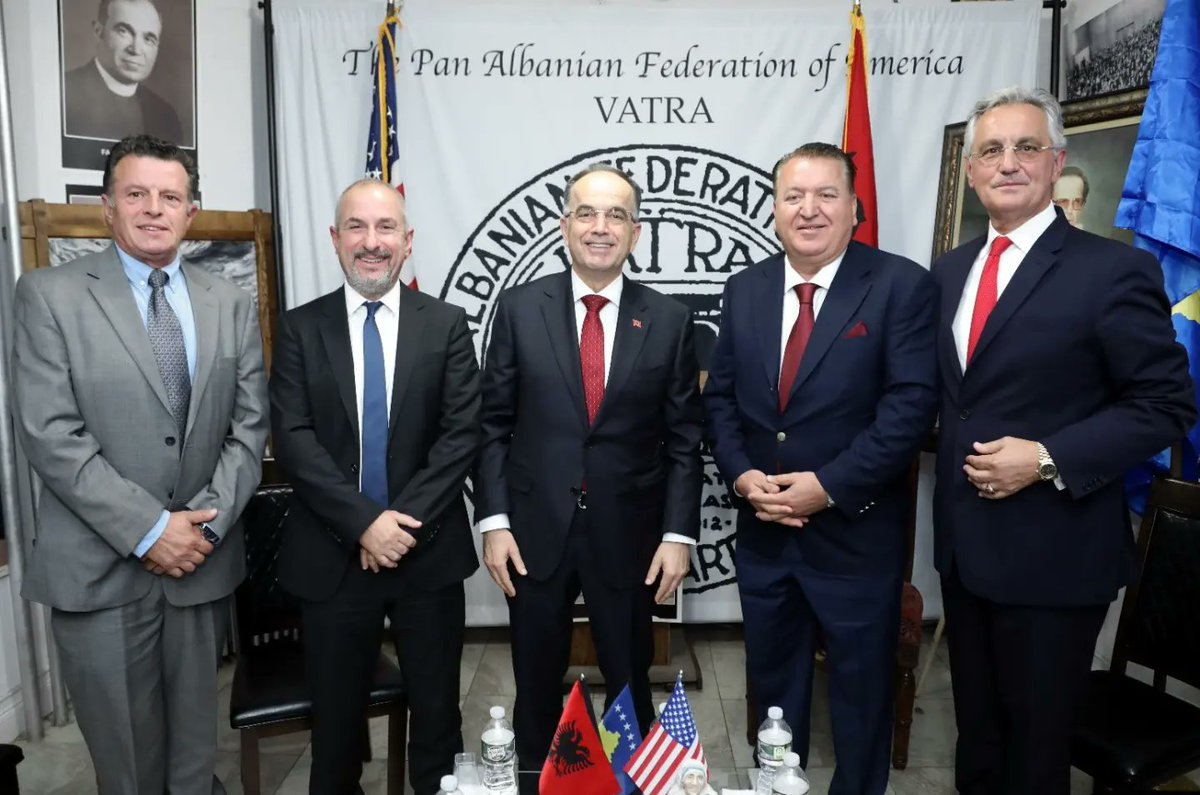 NiniBushati's tweet photo. I nderuar të zhvillonim vizitën e parë zyrtare te VATRA në New York, bashkë me Presidentin e Republikës së Shqipërisë, z. Bajram Begaj. 
Mirënjohje për mikpritjen e ngrohtë dhe i lumtur të punojmë së bashku 🇺🇸🤝🇦🇱. 

#proud #ErvinBushati #energji #pozitive #NewYork #USA https://t.co/7lncwK3MTT
