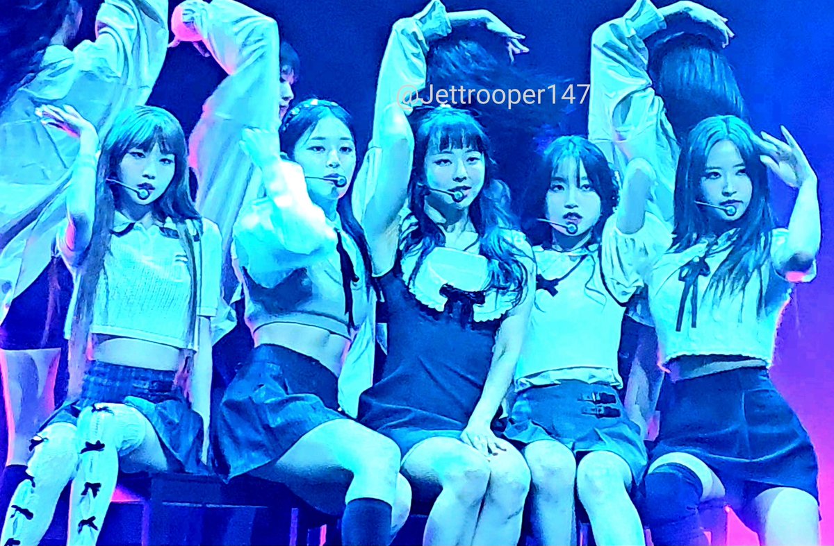 Jettrooper147's tweet photo. They all looked so good during this part of Colouring, loved the blue lighting
#LOOSSEMBLE #LOOSSEMBLEDC #LOOSSEMBLEINDC https://t.co/eoG5YLmRil