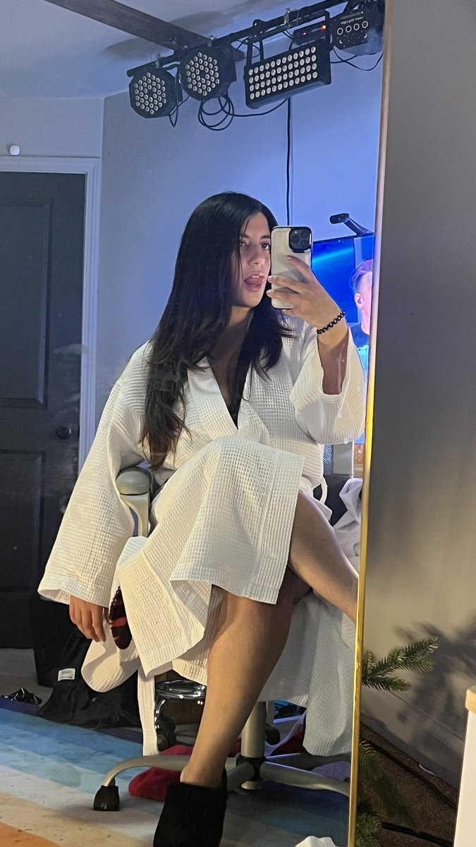 Live now on Fansly Sarah Arabic 🔞 @thesaraharabic