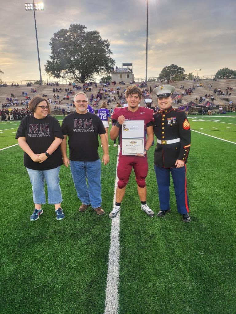 DRange34's tweet image. Honored and blessed to represent @RHHSBearcatsFB by receiving the scholars award from @AmericanRivalry @USMC thank you for this scholarship
@CoachWMiller @Coach_Stanton1 @TheCoachGriggs @CoachJDittman58 @CoachRobFB 
@BearcatFBCoach @CUhitman56 @Coach3t