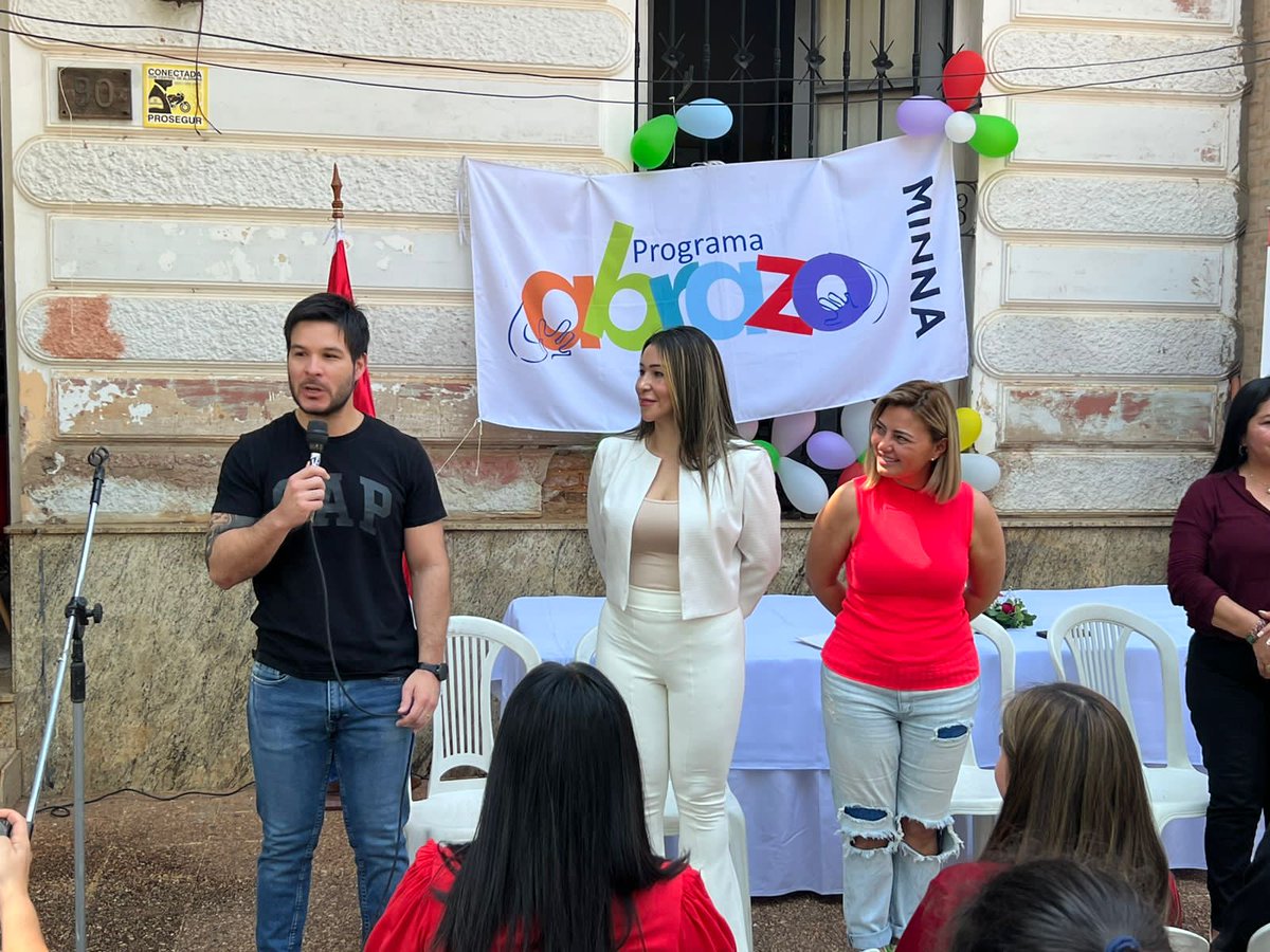 MINNAParaguay's tweet photo. Al encuentro asistieron el ministro de la Niñez y la Adolescencia, @WalterGCpy , la viceministra de Desarrollo Regional, Verónica Arguello y adolescentes de los municipios de Luque y Ñemby. https://t.co/LwWdaohf9G