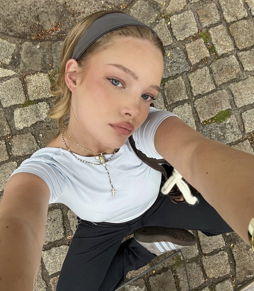 lvrofthemoon's tweet photo. you 𝐤𝐧𝐨𝐰 i love you 
by the way that i 𝐤𝐢𝐬𝐬 you ✧ https://t.co/OiHrWQQmYE
