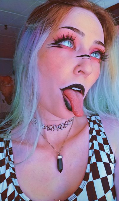 Touch tips? 🤡🎈 https://t.co/JeeHEp51Rg