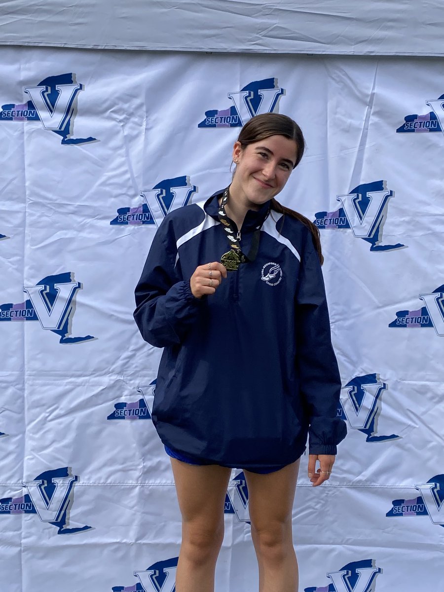 Dvolz70's tweet photo. Great day for the Running Rebels of CR at Letchworth - personal best times for everyone - repping the new uniforms - top 10 run for Libby and a 13th place finish for the boys team!  Next up ….. MCQUAID!  #mycrcs https://t.co/URiDAyVFwN
