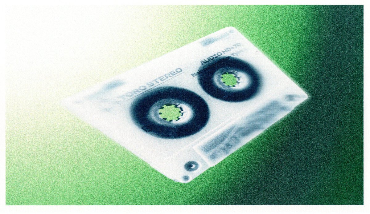 AouatahOdilon's tweet photo. expérimentation 3D et papier (sur la cassette de toro stereo) https://t.co/f5Fc5A8hNK