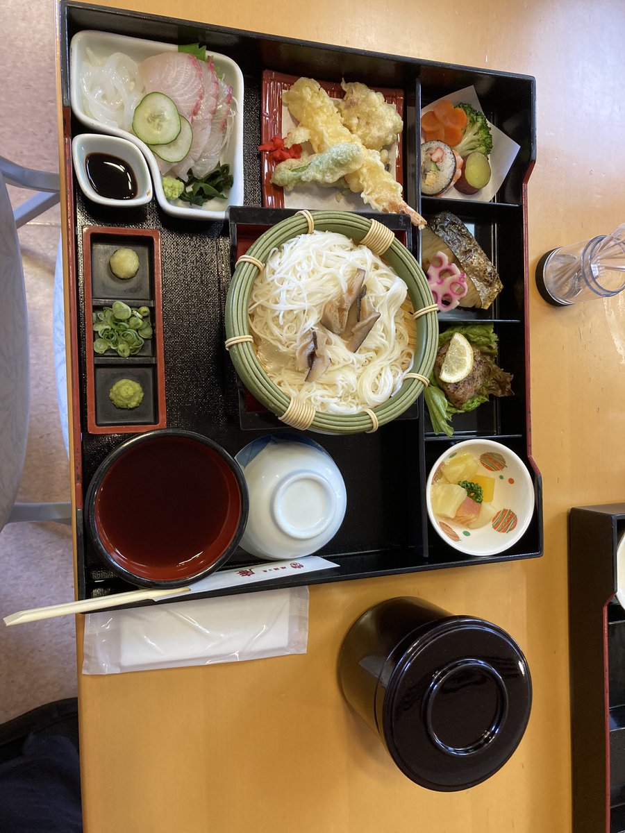 SatohTakuya's tweet photo. 揖保乃糸の昼食
そうめんは、美味かった。 https://t.co/kQtwamNRAQ