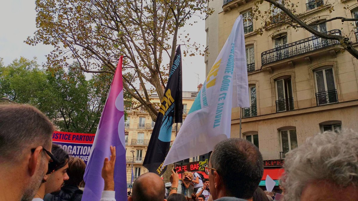 Aujourd'hui nous étions dans les rues pour condamner les violences policières et le racisme. 

Marchons pour la justice sociale ✊️

#Marche23Septembre #23septembre