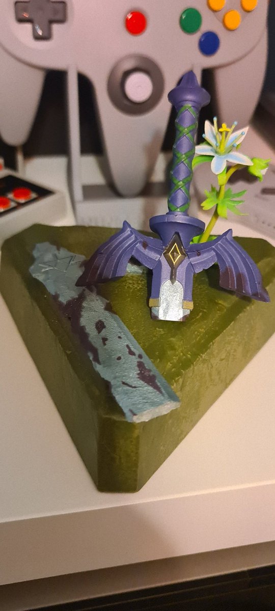 cragger66's tweet photo. Hey @NintendoUK, any chance you can put in a good word with the Great Deku Tree for me? I have rupees! 🥺😢😭 https://t.co/gjzDrTDT7E