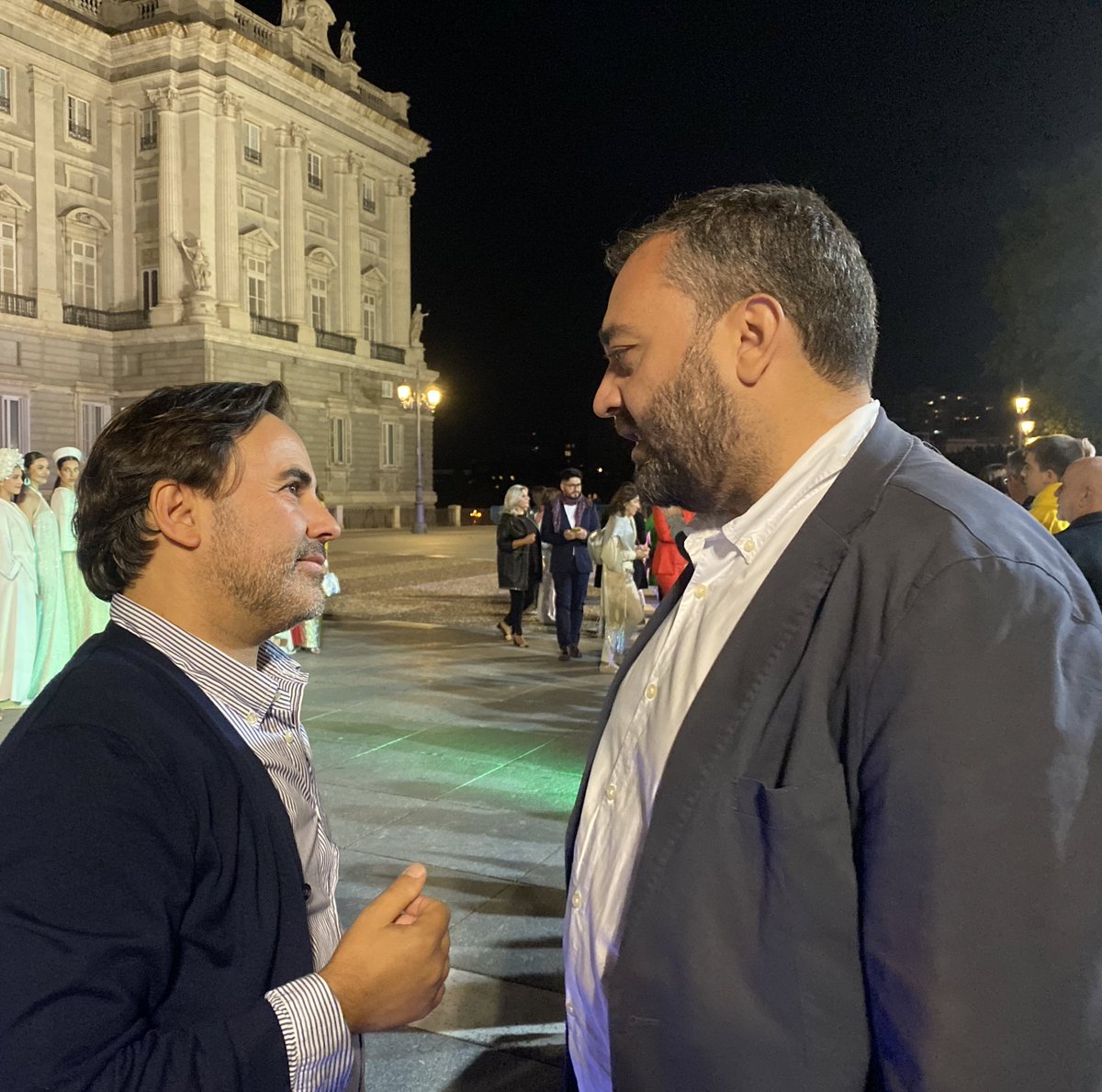 seguragc's tweet photo. #MadridCapitalDeModa ha elegido el entorno de #PlazaDeOriente  para sacar a la calle a todos los autores de moda españoles.

Cabalgando entre Costuras fue seleccionada por la Unesco para sus Salones de Arte Contemporáneo y Turismo Cultural a nivel mundial.

#SeguraXCentro https://t.co/7PaQ86NpDP