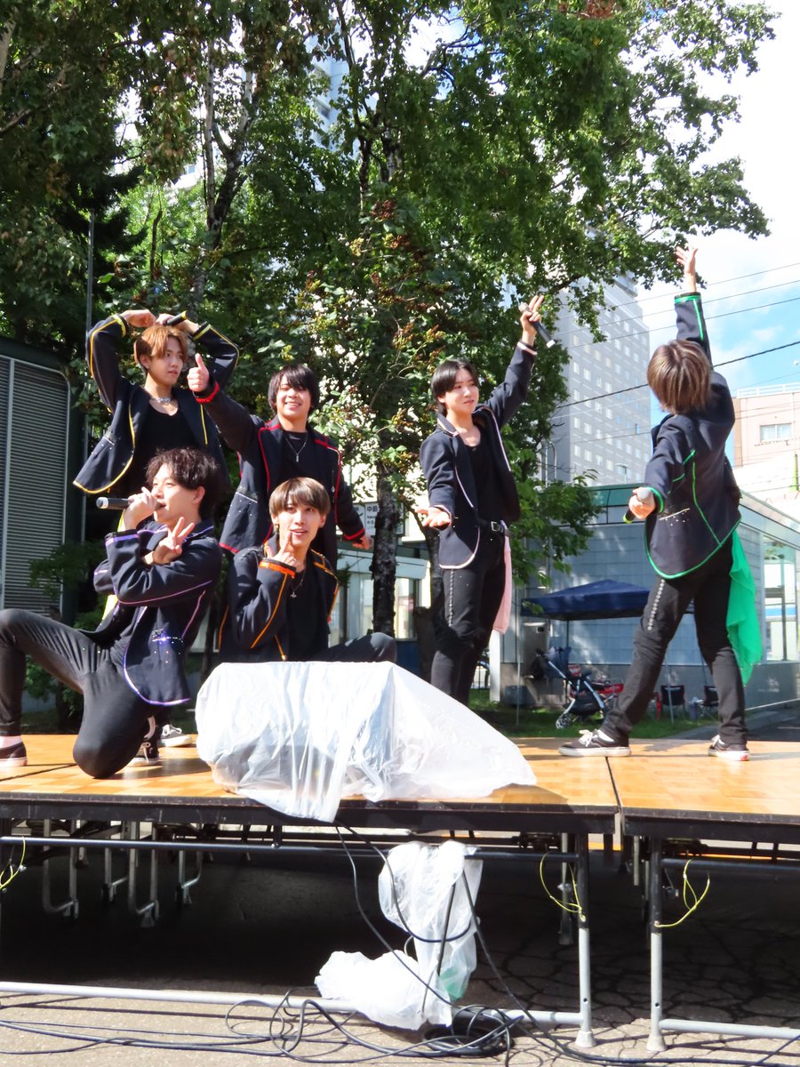 jlb777300's tweet photo. キッチンカー祭り
アイドルコンプリートライブ
in パークホテル駐車場
2023.9.23
#ライブプロ
#ワンラブ
#KOHEI
#RUCKY
#TOMOYA
#KAI
#REN
#HARUKI
#キッチンカー祭り
#パークホテル駐車場 https://t.co/fo70g2aX79