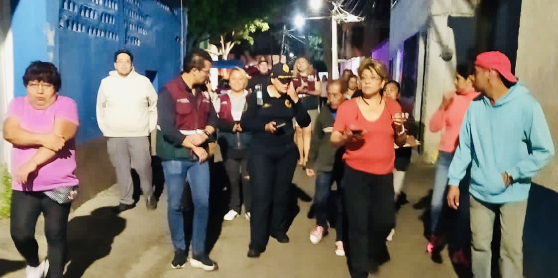 uliseslabrador's tweet photo. En el @GobCDMX a través de @CGPC_MX realizamos recorridos nocturnos con @SSC_CDMX y la comunidad para garantizar mayor seguridad en sus colonias, obteniendo confianza y resultados en lo que hacemos. 

#SectorTacuba 
#MiguelHidalgo https://t.co/Ps5aDwx3lg