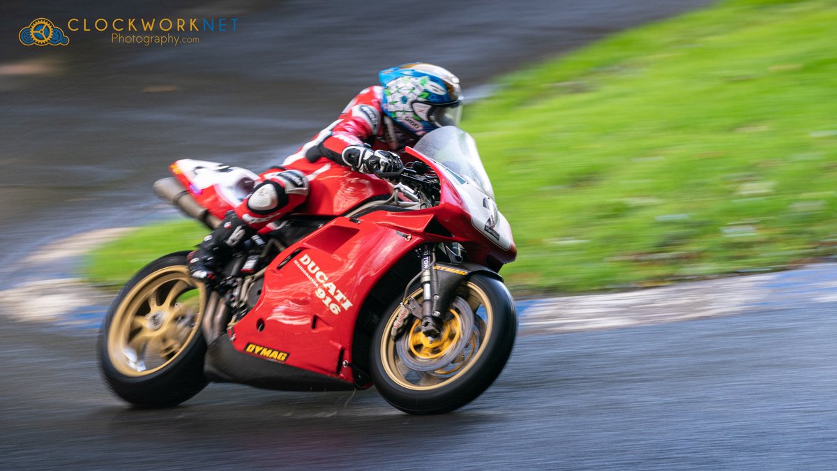 A selection of the action from the first day of the Steve Henshaw Gold Cup @MountOlivers | #roadracing #oliversmount #ukmotosport #bikeracing