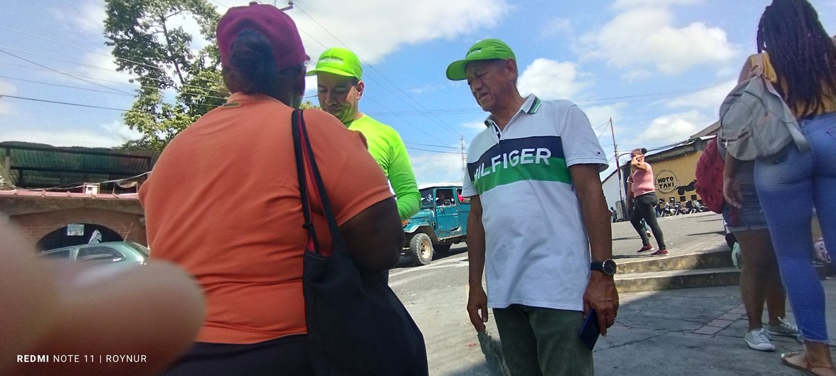 Roymer2Duran's tweet photo. #Acevedo se Sacudió con @robertoenriq dónde llevamos el  mensaje del #PlanHanke para recuperar la #Economia en el País. Este 22 de Octubre te invito a Votar por Roberto Henríquez y Vamos por el Reverdecer de Venezuela https://t.co/Oc81YKUIh4
