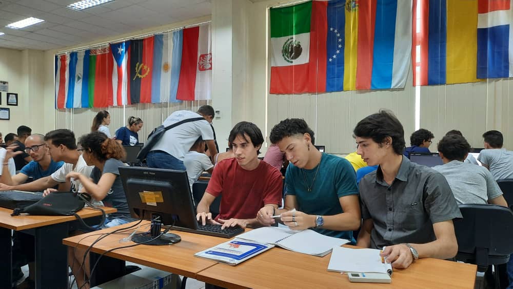 universidad_uci's tweet image. #Hoy nuestra universidad fue sede del Clasificatorio a la Final Regional del #ICPC2023. Decenas de equipos han competido en esta eliminatoria, persiguiendo el sueño de escalar niveles hasta llegar a la Final Mundial. ¡Felicitaciones y éxito en su camino hacia la final! #SomosUCI