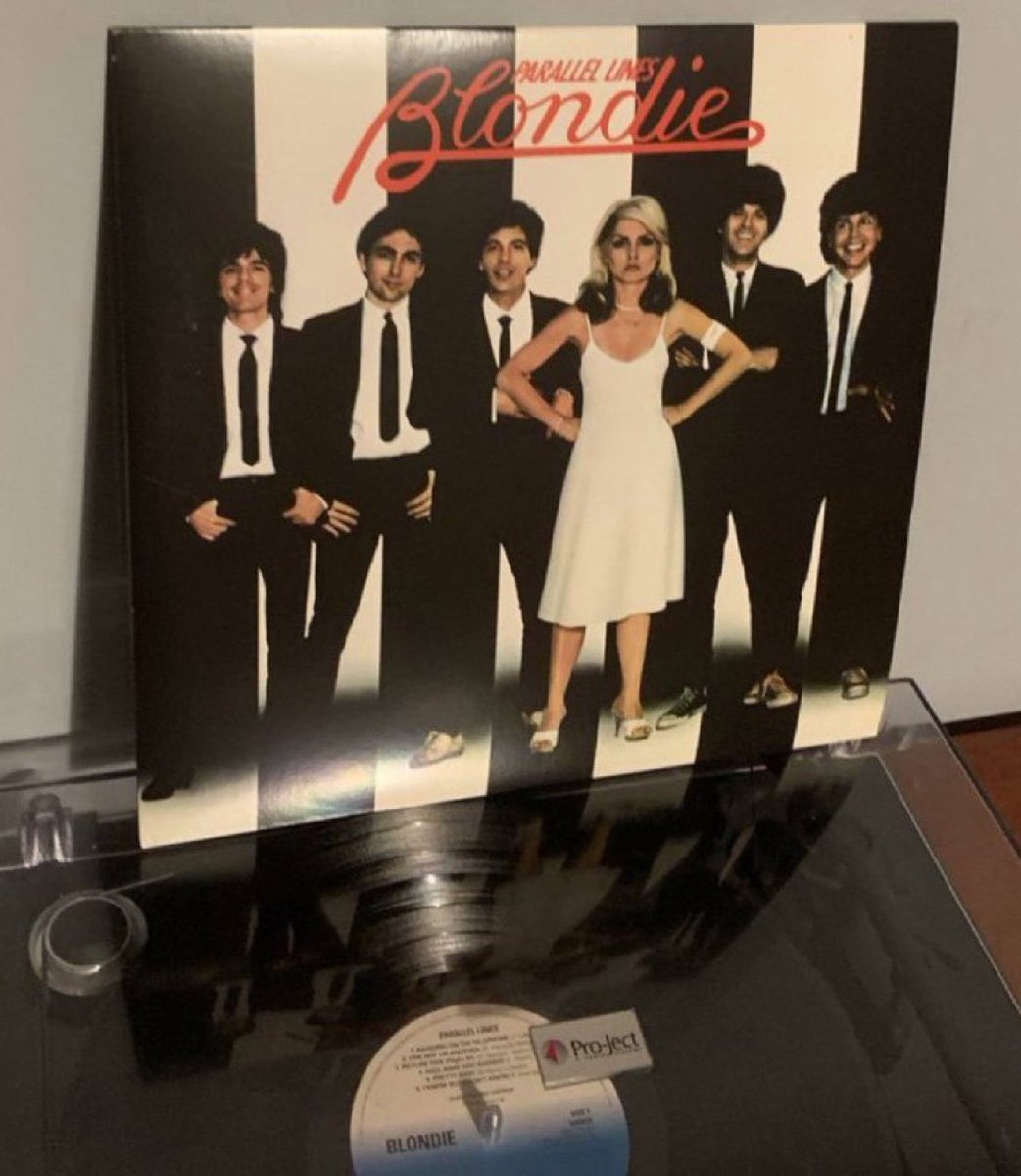 caroline_binnie's tweet image. One way another, I’m gonna find ya, I’m gonna get ya…

Late night Parallel Lines on its 45th birthday, perfect pop and Debbie’s just glorious. 

#blondie #parallellines