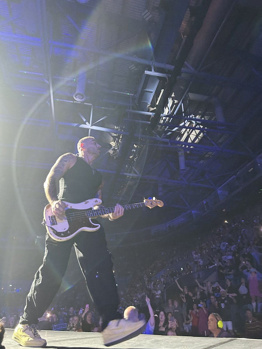 Em84983988's tweet photo. Best show ever, that’s why you guys are number one !!! @JamesBourne @mattjwillis @CharlieSimpson @Busted https://t.co/K1Uih7JkL4