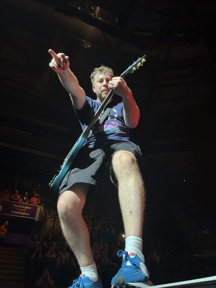 Em84983988's tweet photo. Best show ever, that’s why you guys are number one !!! @JamesBourne @mattjwillis @CharlieSimpson @Busted https://t.co/K1Uih7JkL4