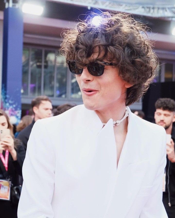 million dollar man, lana del rey.

#GALAMRDS