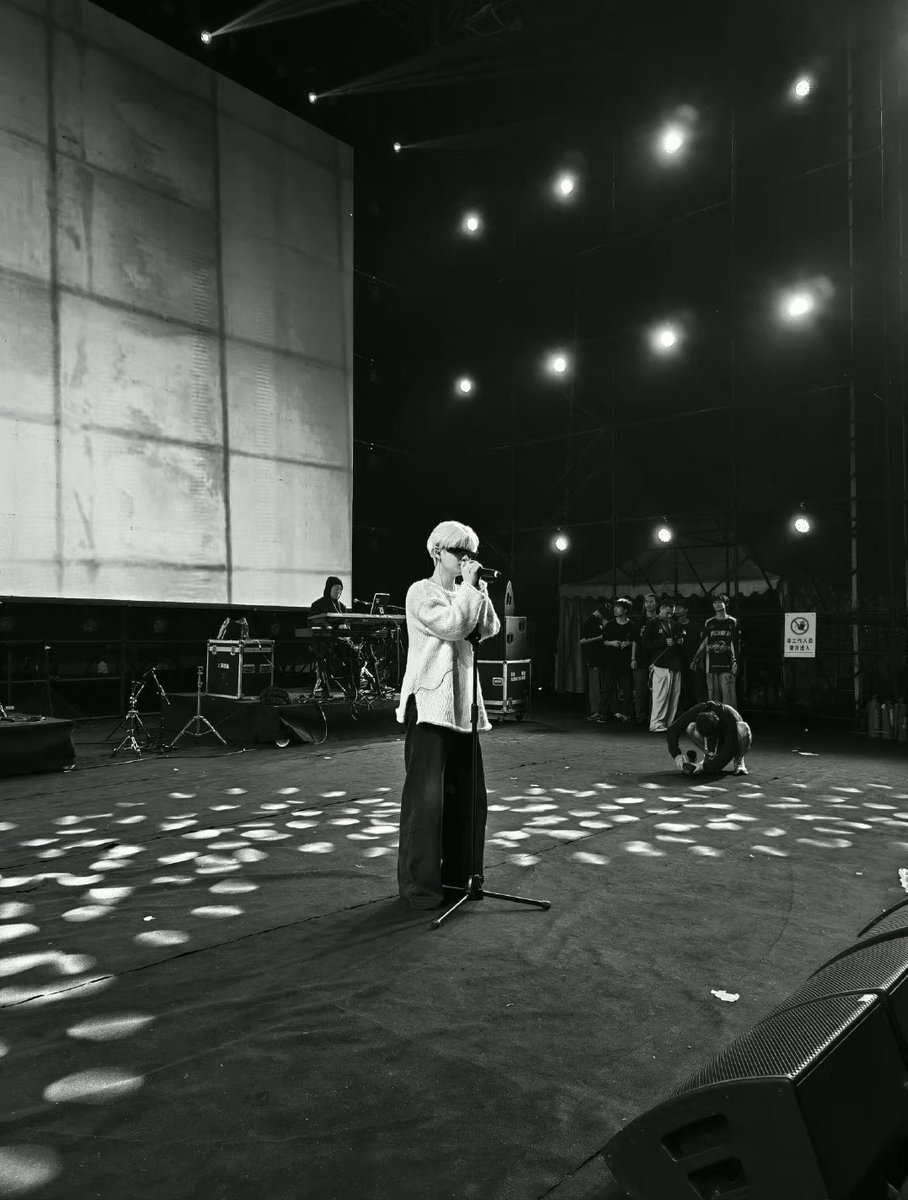 mingxiasays's tweet photo. Only two days from his last stage, my baby is getting ready for another #Nanfest today. Good luck and enjoy the show! https://t.co/FsNpygiKTg