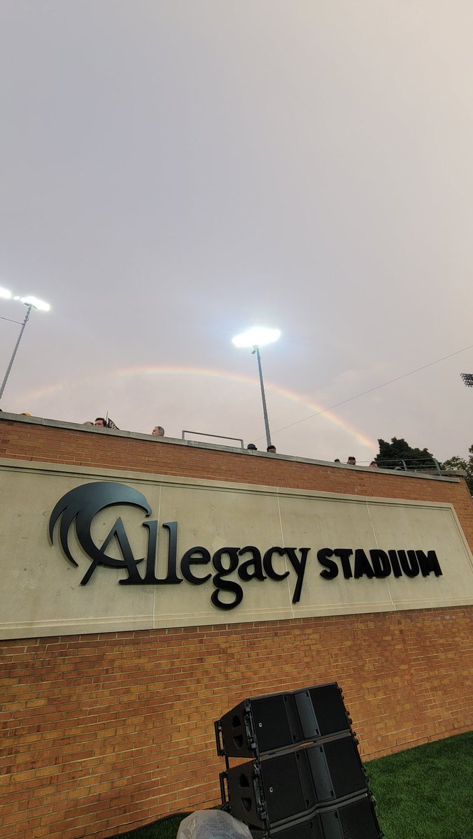 rahul_deshpande's tweet photo. a rainbow has appeared at Wake Forest! #touchdownTECH #StingEm https://t.co/vNVh8121tm