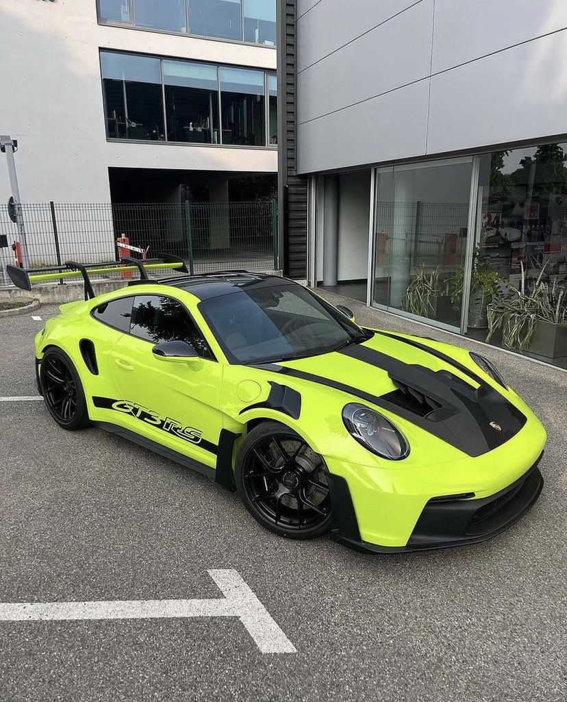 Weissach 992 GT3RS in PTS Acid Green 💚