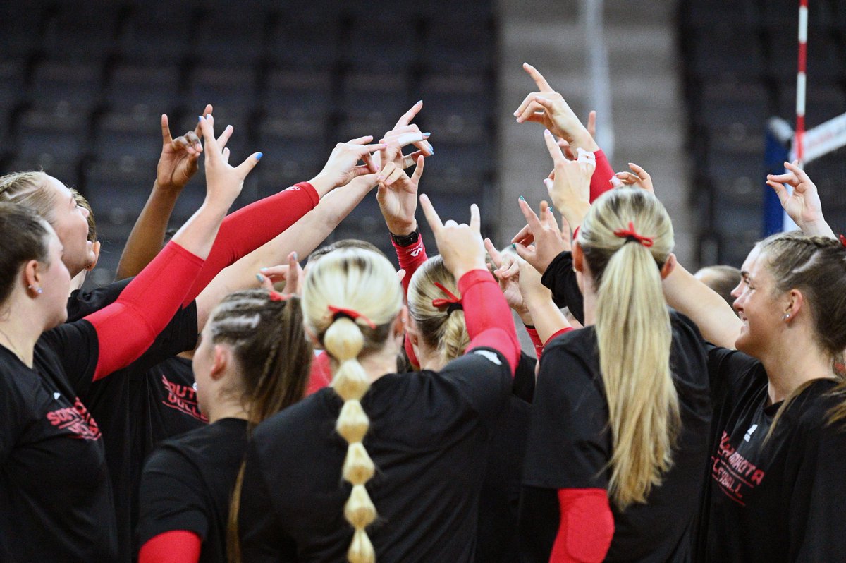 SDCoyotesVB's tweet image. Let&apos;s roll 😤

#SummitVB x #GoYotes 🐾