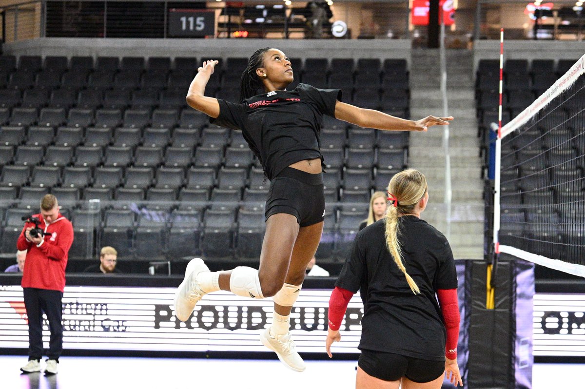 SDCoyotesVB's tweet image. Let&apos;s roll 😤

#SummitVB x #GoYotes 🐾