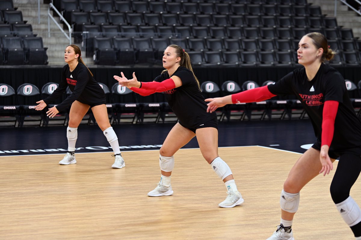 SDCoyotesVB's tweet image. Let&apos;s roll 😤

#SummitVB x #GoYotes 🐾